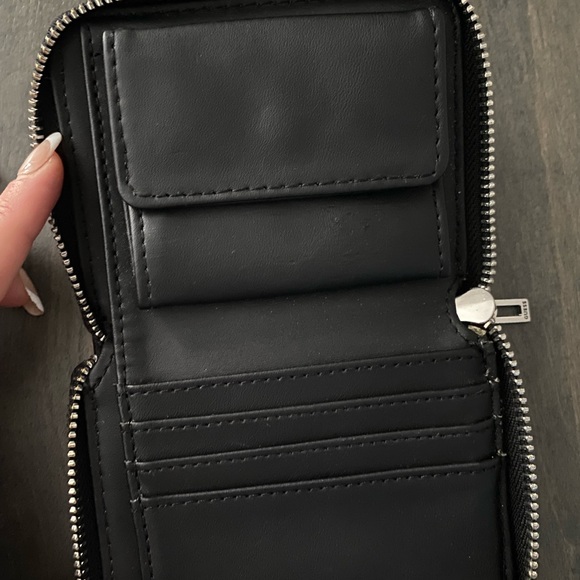 Guess Black Compact Wallet - Picture 4 of 5